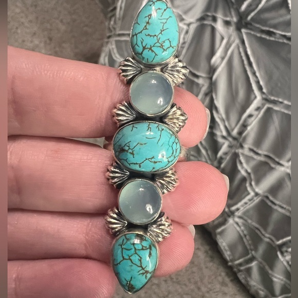 Sterling silver turquoise and chalcedony crawler ring - Picture 1 of 5